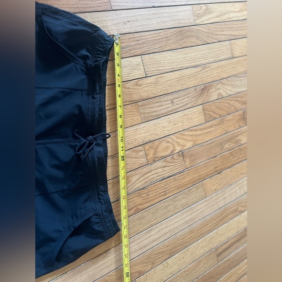 lands end sport shorts Women’s Size 18 Black Active Workout Outdoor - Picture 6 of 7